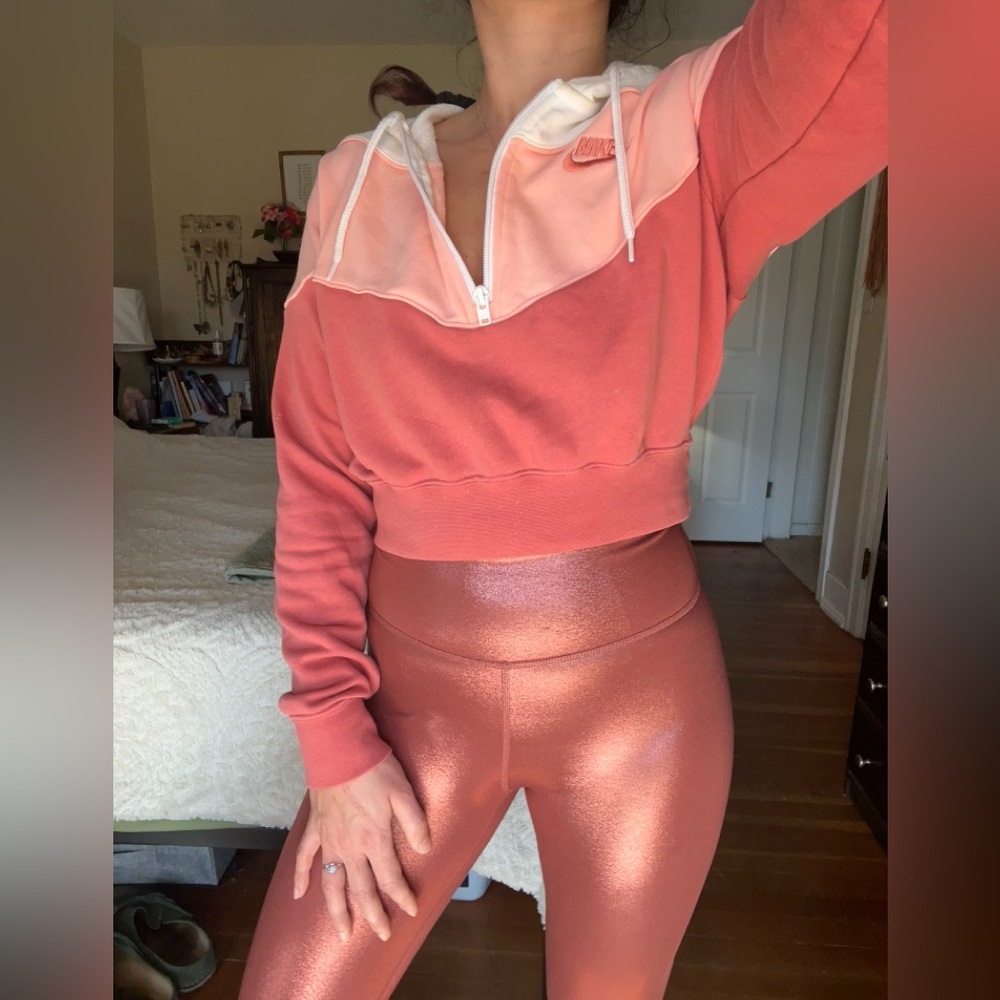 Cropped Nike sweater & Sparkly Nike leggings set
